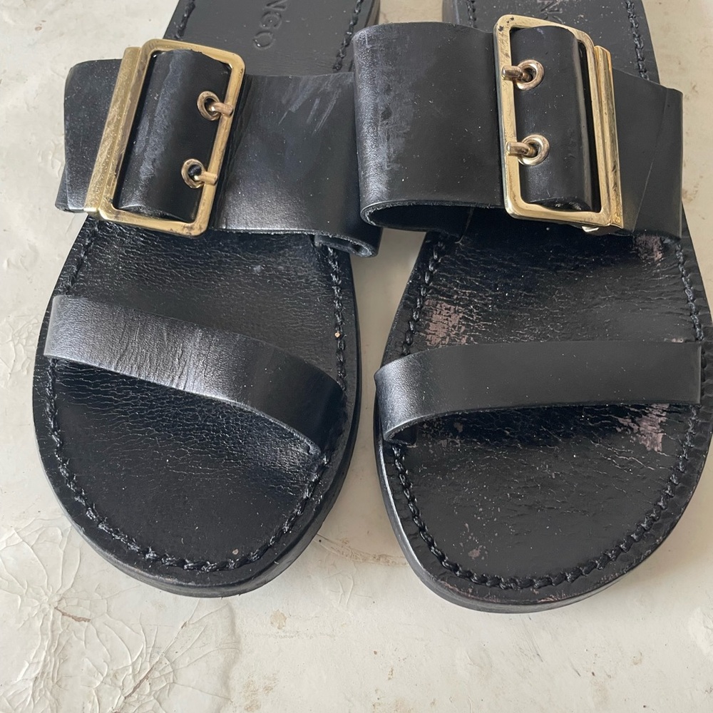 💥FINAL MARKDOWN💥⭐️Black Leather Sandals with Gold Buckles - Picture 3 of 3